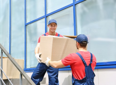 Movers Merton staff following a careful health and safety policy