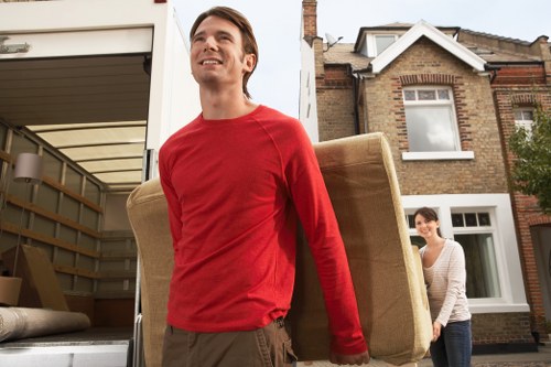 Flexible transport for furniture, boxes, and office items in Merton